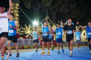 BIB: 13013, 100, 105, 600, 41375, 4285, 43754, 435
                            <button type="button" onclick="openModal(19614048)" class="btn btn-primary btn-sm float-right btn-popup" data-toggle="modal" data-target=".modal-high-quality">
                        <i class="fas fa-shopping-cart"></i> Add to Cart
                    </button>
                                            <button type="button" onclick="isThisMe(19614048, true)" class="btn btn-success btn-sm float-right btn-popup btn-isme hidden" data-toggle="tooltip" data-placement="bottom" title="นี่คือรูปของคุณใช่ไหม คลิกที่นี่เพื่อเอาเข้าอัลบั้ม">
                        <i class="fas fa-plus"></i> Add to album
                    </button>
                    <button type="button" onclick="isThisMe(19614048, false)" class="btn btn-warning btn-sm float-right btn-popup btn-isnotme hidden">
                        <i class="fas fa-ban"></i> Remove from album
                    </button>